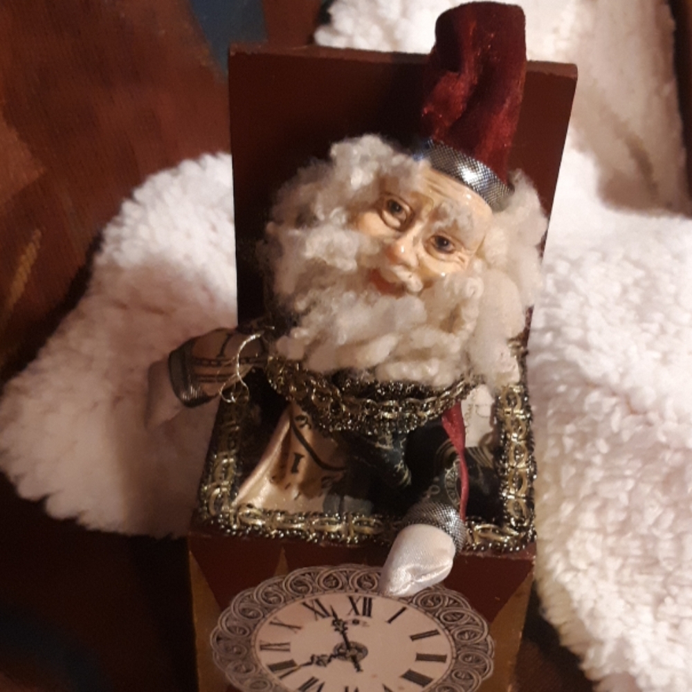 Sandman CREEPY MOVING Santa like Music Box Wind up Old musical odd